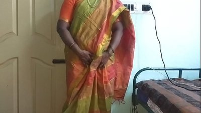 India desi babu pikeun némbongkeun tits alam nya ka nu boga imah