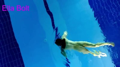 Abdi teu tiasa ngeureunkeun nonton, pirang ngora bray ngojay buligir di ELLA bolt Resort kolam renang