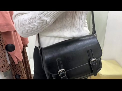 ❤️ Masturbasi umum tina jalang ngora FeralBerry sareng dildo di kamar pas ❤️ porno homemade di urang ❌️❤